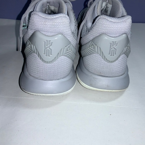 Nike Kyrie Flytrap 2 Wolf Grey sneakers Sz Men’s 9 - Picture 5 of 8